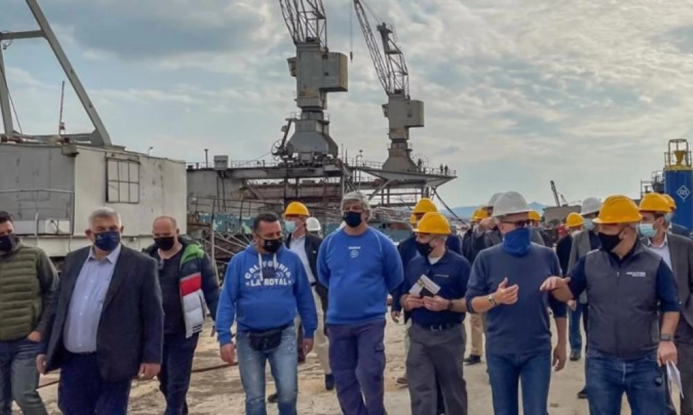 Συνωστισμός φρεγατών στα Ναυπηγεία Ελευσίνας (βίντεο)